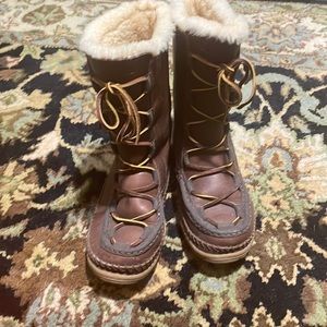 L.L Bean Genuine Shearling Lodge Boots